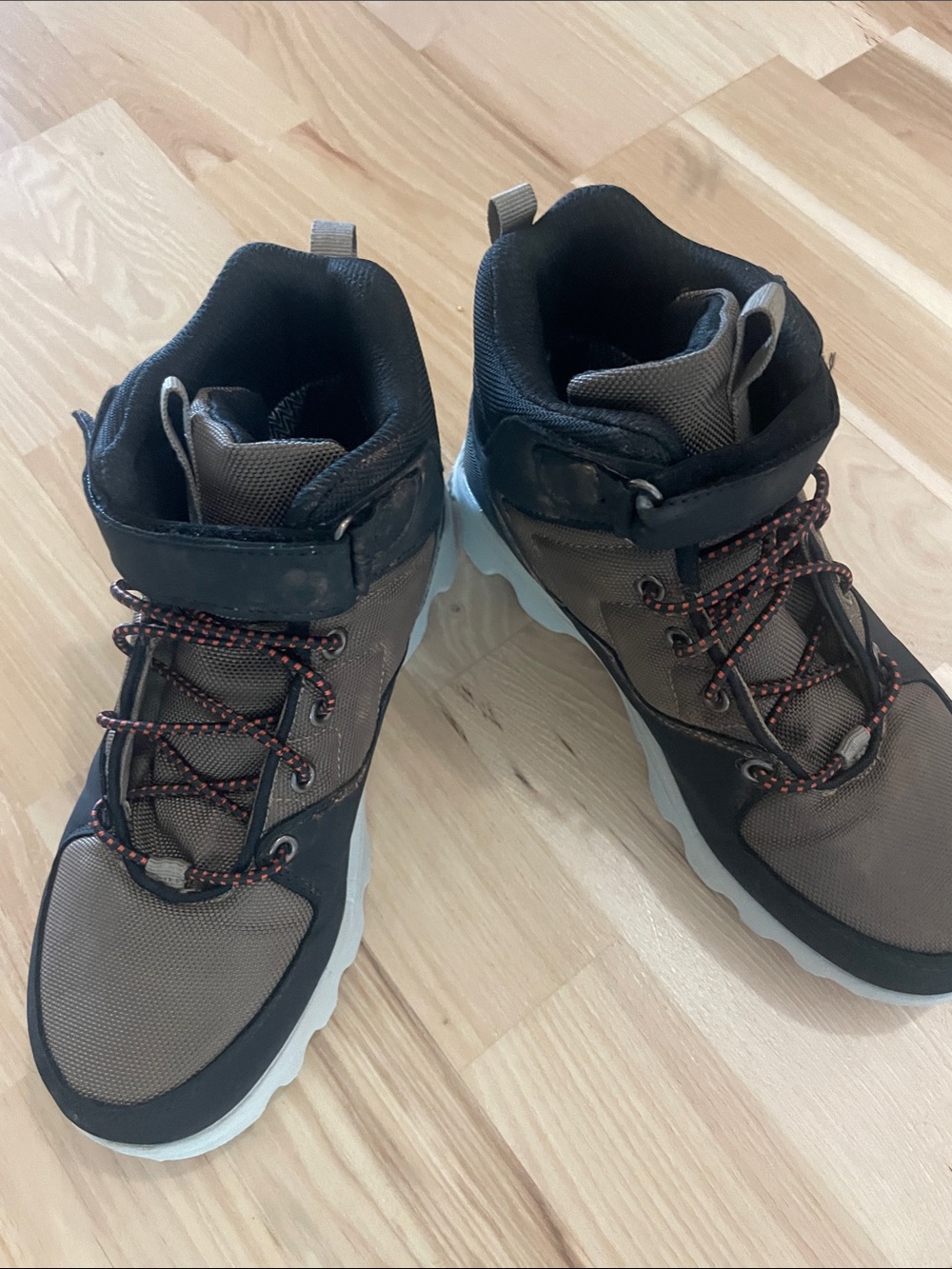 Youth Brown Trail High-Top Sneakers